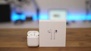 Apple AirPods with Charging Case (2nd generation)